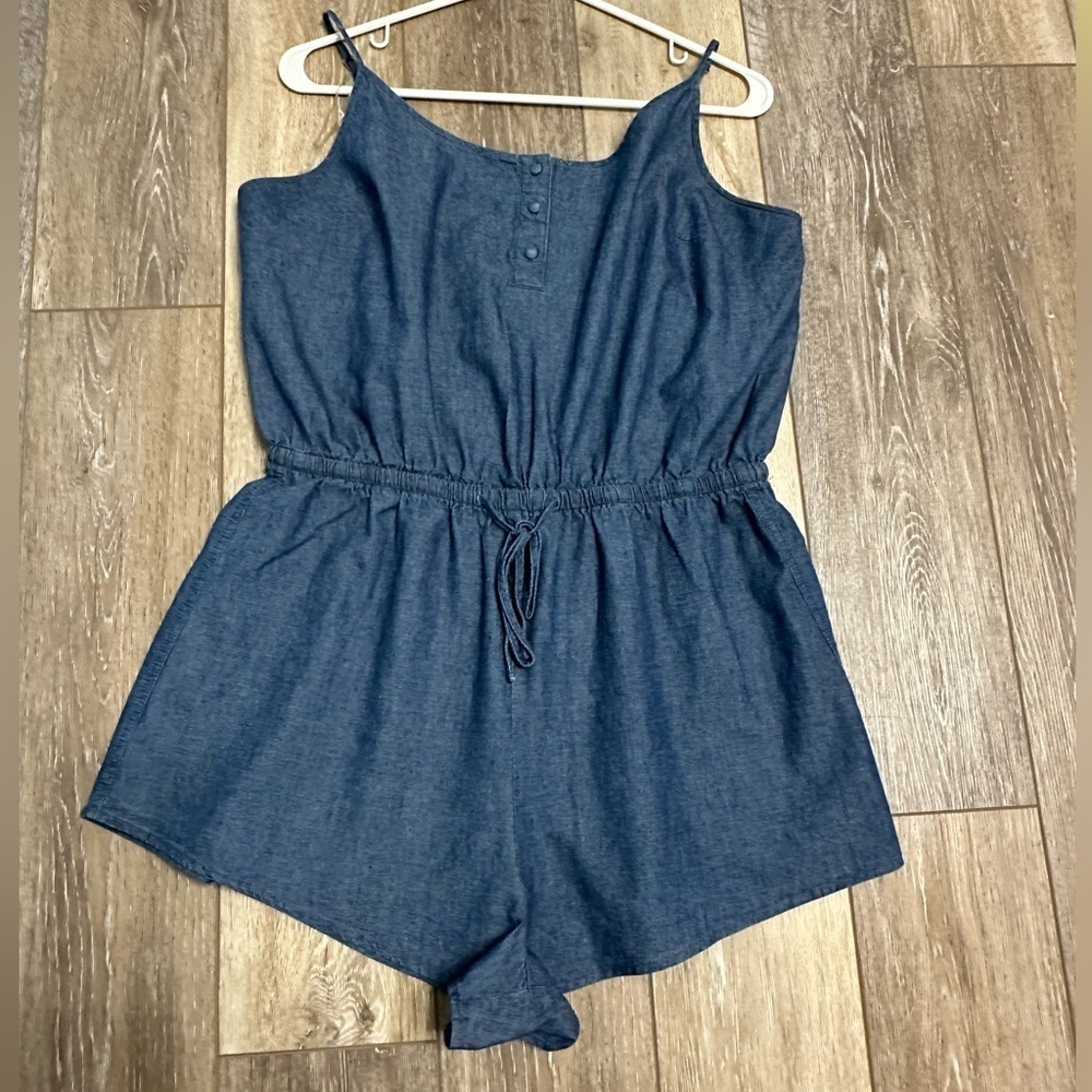 #11) Cute and comfy short romper. X-large new condition.